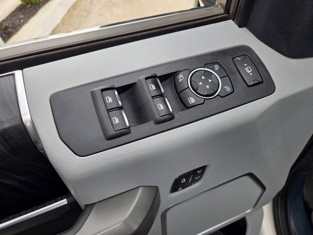 2022 Ford F-350 Super Duty SRW LIMITED 4WD Crew Cab 6.75' Box Photo