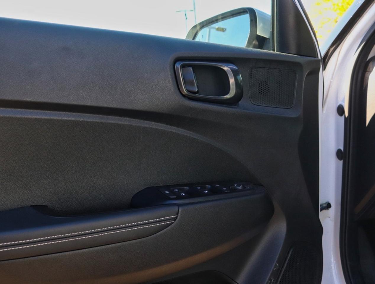 2020 Hyundai Venue Ultimate | 1.6L | NAV | ROOF | BLIS | REMOTE START Photo