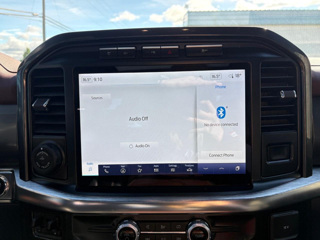 2022 Ford F-150 Lariat 4WD SuperCrew 5.5' Box Photo