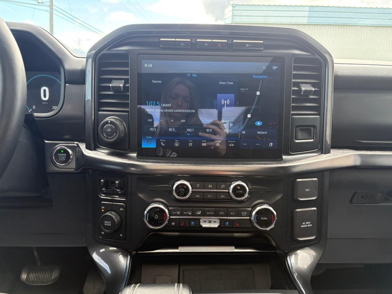 2022 Ford F-150 Lariat 4WD SuperCrew 5.5' Box Photo