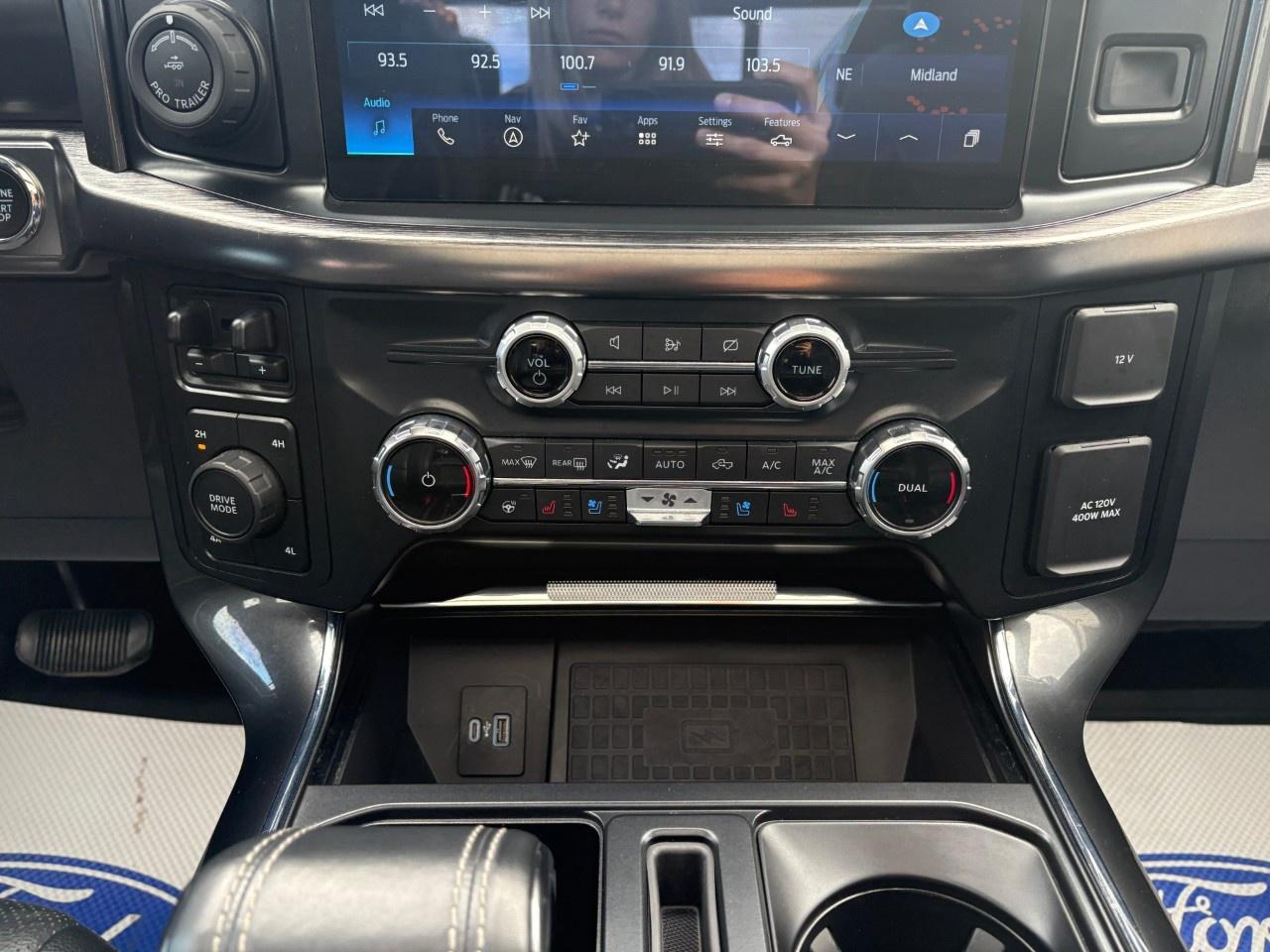 2022 Ford F-150 Lariat 4WD SuperCrew 5.5' Box Photo