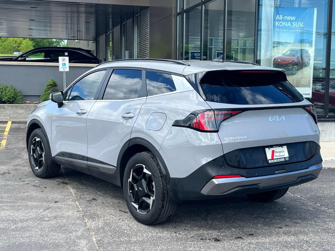 2026 Kia Sportage EX AWD Photo4