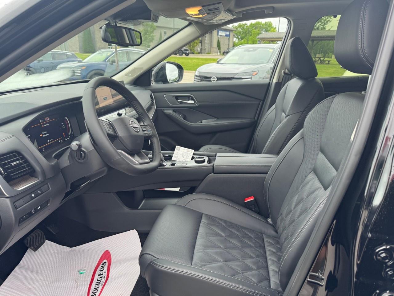 2026 Nissan Rogue AWD Platinum Photo