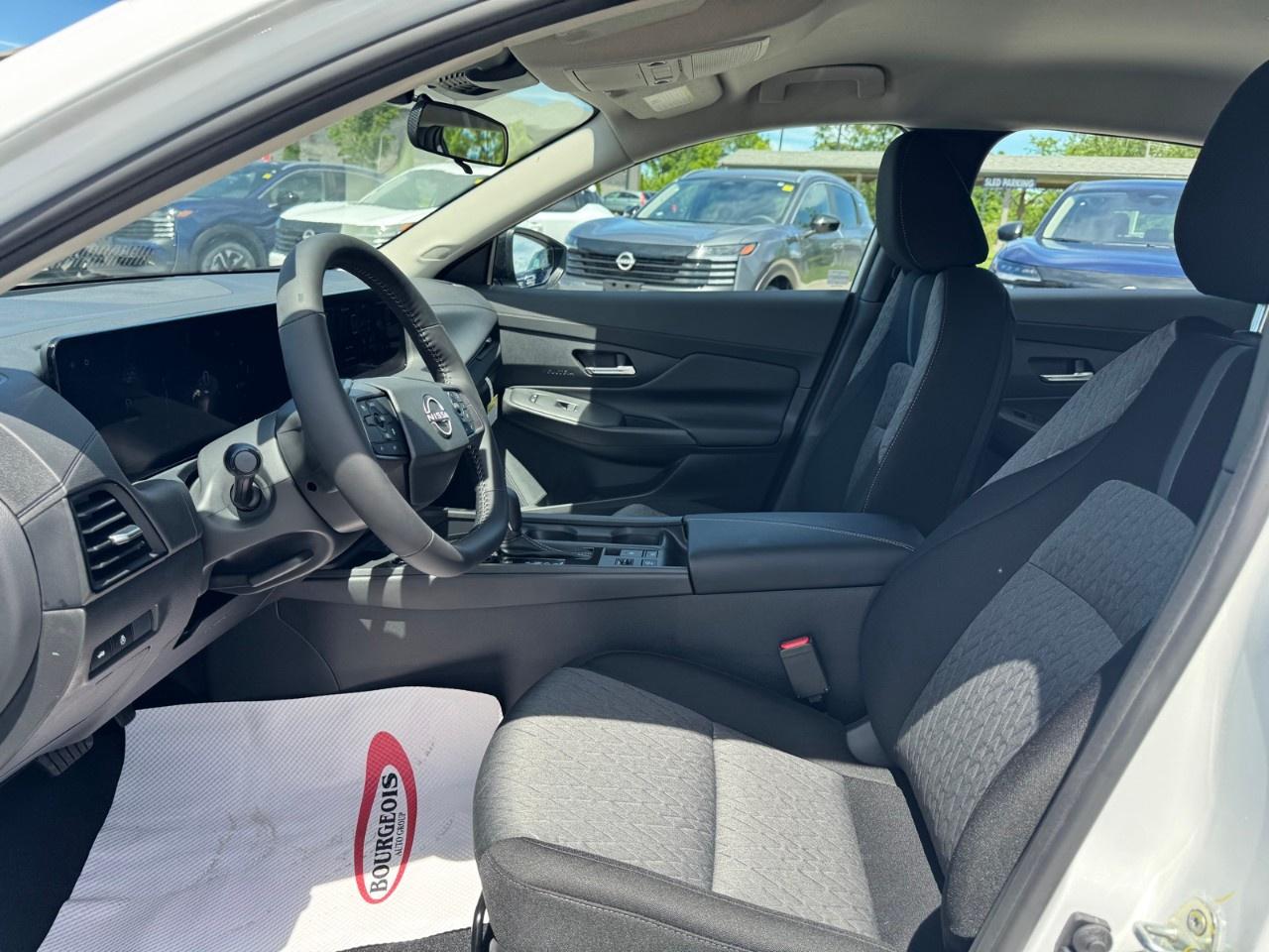 2026 Nissan Sentra SV SEDAN Photo