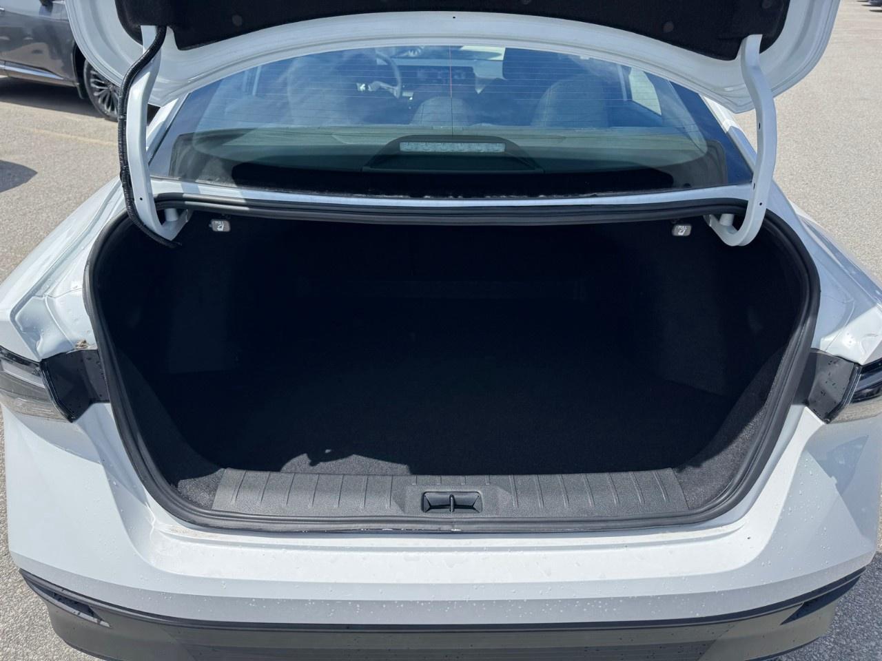 2026 Nissan Sentra SV SEDAN Photo