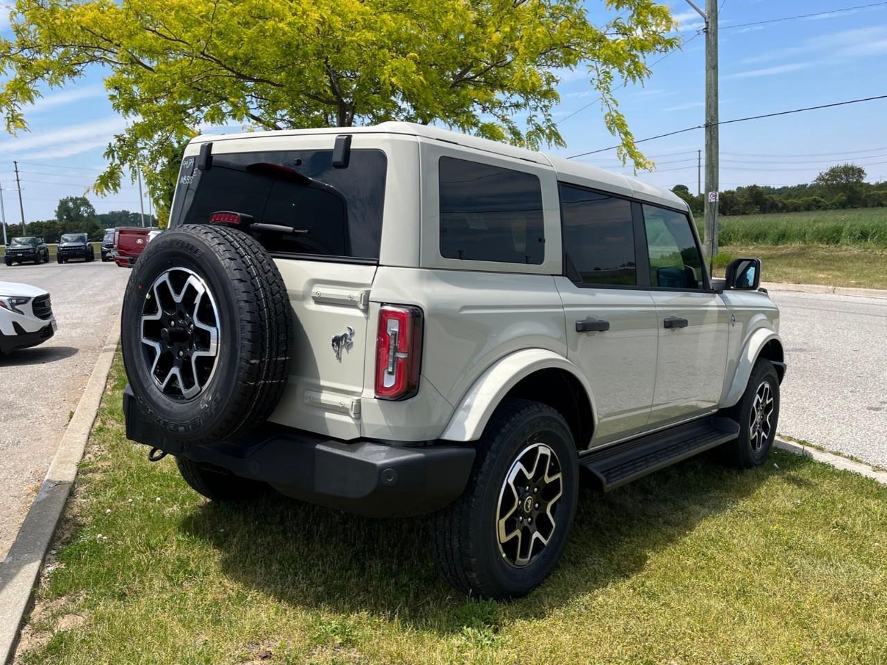 2026 Ford Bronco Outer Banks Photo4