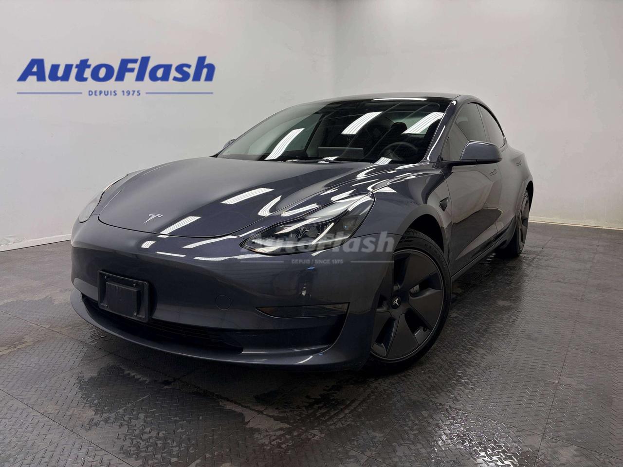 +Admissible au rembourcement de 1,000.00 $ Roulez Vert / Admissable to the $1,000.00 refund from the Roulez Vert program. 
+Bluetooth 
+Cam&eacute;ra de recul / Backup camera 
+Commandes de radio au volant / Steering wheel audio controls 
+Hayon &eacute;lectrique / Electric hatch  
+Lecteur (s) DVD / DVD player (s) 
+R&eacute;gulateur de vitesse  / Cruise control 
+Si&egrave;ges chauffants / Heated seats 
+Syst&egrave;me dassistance stationnement / Park assist system 
+Syst&egrave;me de navigation / Navigation system 
+Surveillance des angles morts / Blind spot monitoring 
+Syst&egrave;me d&eacute;vitement de collision / Collision warning system 
+Toit a vision panoramique / Panoramic sunroof 	
+Un seul propri&eacute;taire / One owner
+Aucun Accident /  No accidents
+V&eacute;rifi&eacute; par Carfax / Carfax verified
+Protection m&eacute;canique disponible / Mechanical protection available

Visitez notre page Google pour voir tous les commentaires positifs que nos clients nous laissent.
 
Financement rapide et facile, 1ere, 2e et 3e chances au cr&eacute;dit, approbation en 30 minutes, taux dacceptation tr&egrave;s &eacute;lev&eacute;. 

Essayez notre demande de cr&eacute;dit s&eacute;curis&eacute; en ligne, sans obligation! 

Nous sommes les sp&eacute;cialistes des autos, fourgonnettes, VUS, 4x4, et les camions l&eacute;gers jusqu&agrave; une tonne. 

*Seulement le nettoyage de base du v&eacute;hicule, fait par un sous-traitant, est inclus. Pour un perfectionnement de lesth&eacute;tique int&eacute;rieur/ext&eacute;rieur, dont une d&eacute;contamination de la peinture, des retouches de peinture, faites par nos experts en esth&eacute;tique, une somme de 249$ sera ajout&eacute;e &agrave; votre facture. Aussi disponible, loption dimmatriculer la voiture sur place, qui vous permet d&eacute;pargner du temps et le co&ucirc;t de 25$ du transit temporaire.

*************

Since 1975 AutoFlash has offered the best price-quality and excellent service. 

Visit our Google page to read all the nice things our clients have to say about us.

We have financing for all credit situations. 1st 2nd 3rd chance credit with an excellent approval rate!

Try our secured online credit application any time, with no obligation! 

We specialize in all brands, makes and models. Whether you need a car, truck, SUV or minivan, we can help you.

And if we dont have it, well find it for you!

*Only the basic cleaning of the vehicle, done by a subcontractor, is included in the advertised price. For a complete interior/exterior detailing, done by our esthetic specialists, which includes a complete paint decontamination and paint touch-ups if needed, an amount of 249$ will be added to your invoice. Also available, in-house licensing, which allows you to save the $25 for a temporary Transit.