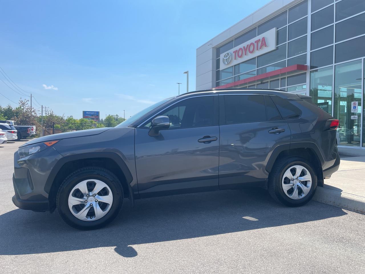 2021 Toyota RAV4 LE Photo2