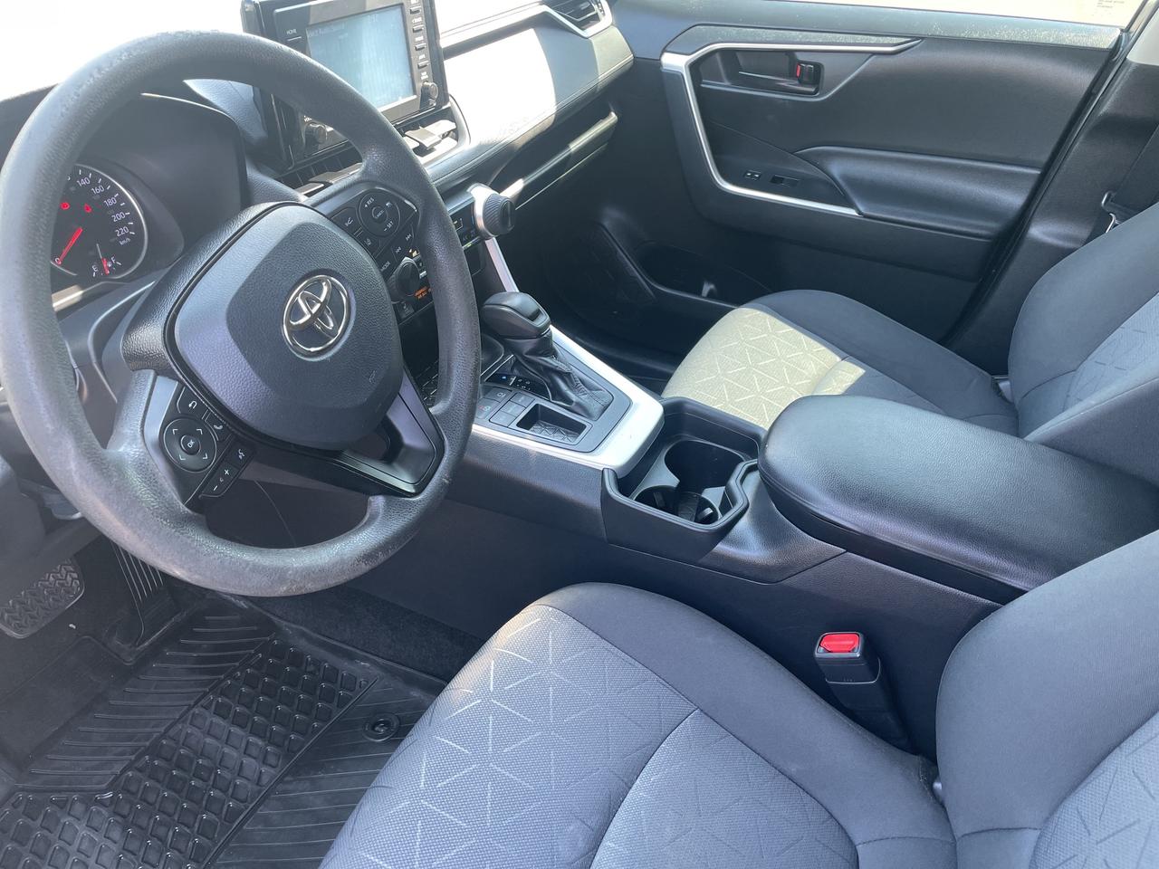 2021 Toyota RAV4 LE Photo3