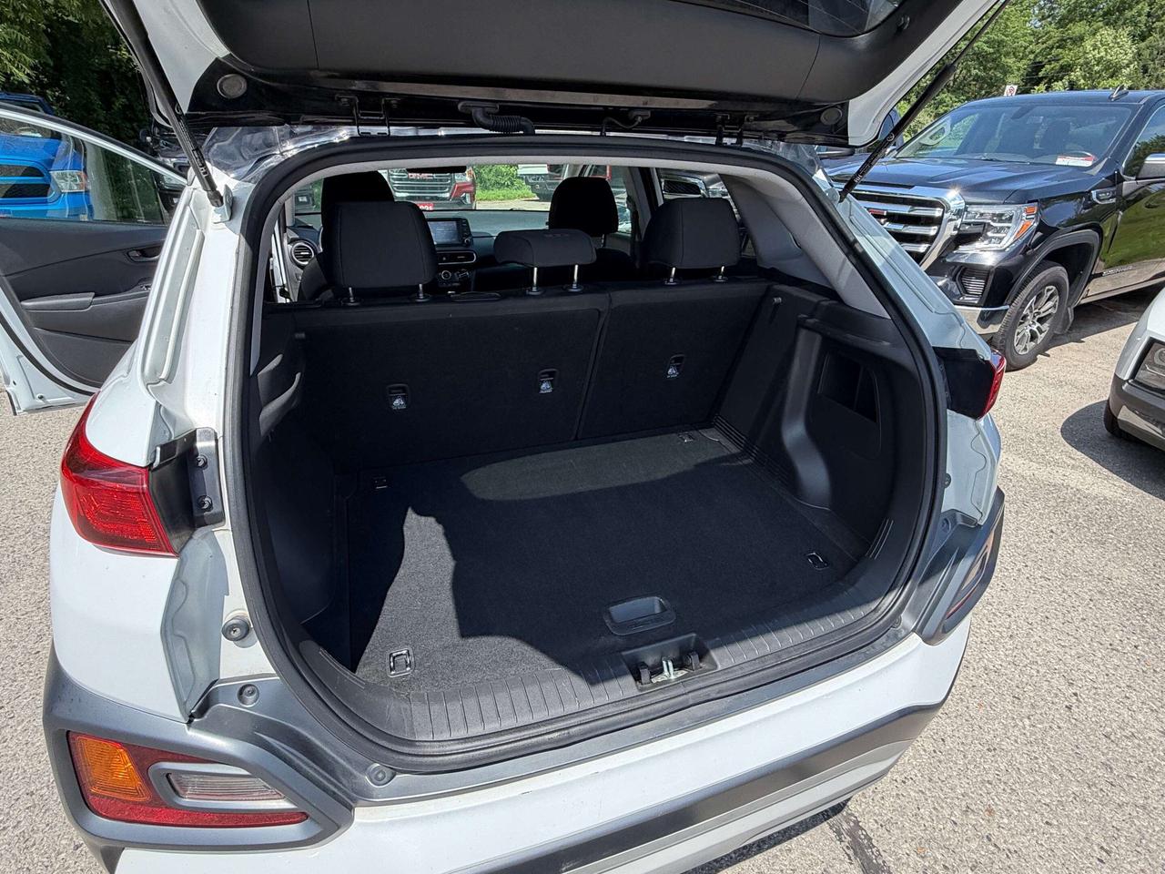 2020 Hyundai KONA TREND, CLEAN CARFAX, AWD, HEATED SEATS & WHEEL! Photo