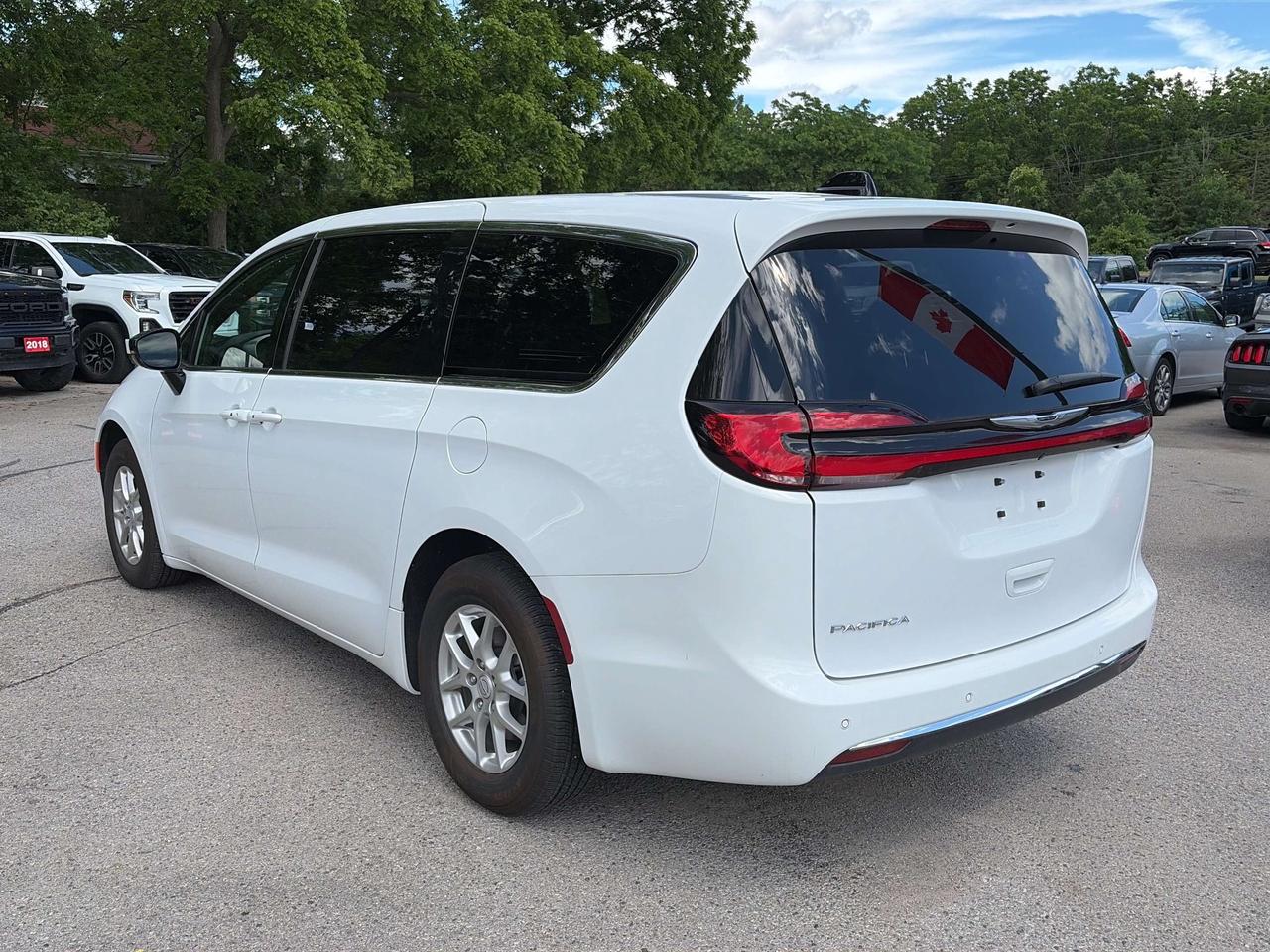 2025 Chrysler Pacifica SELECT, 7 PASS, REMOTE START, HEATED LEATHER! - Photo #6