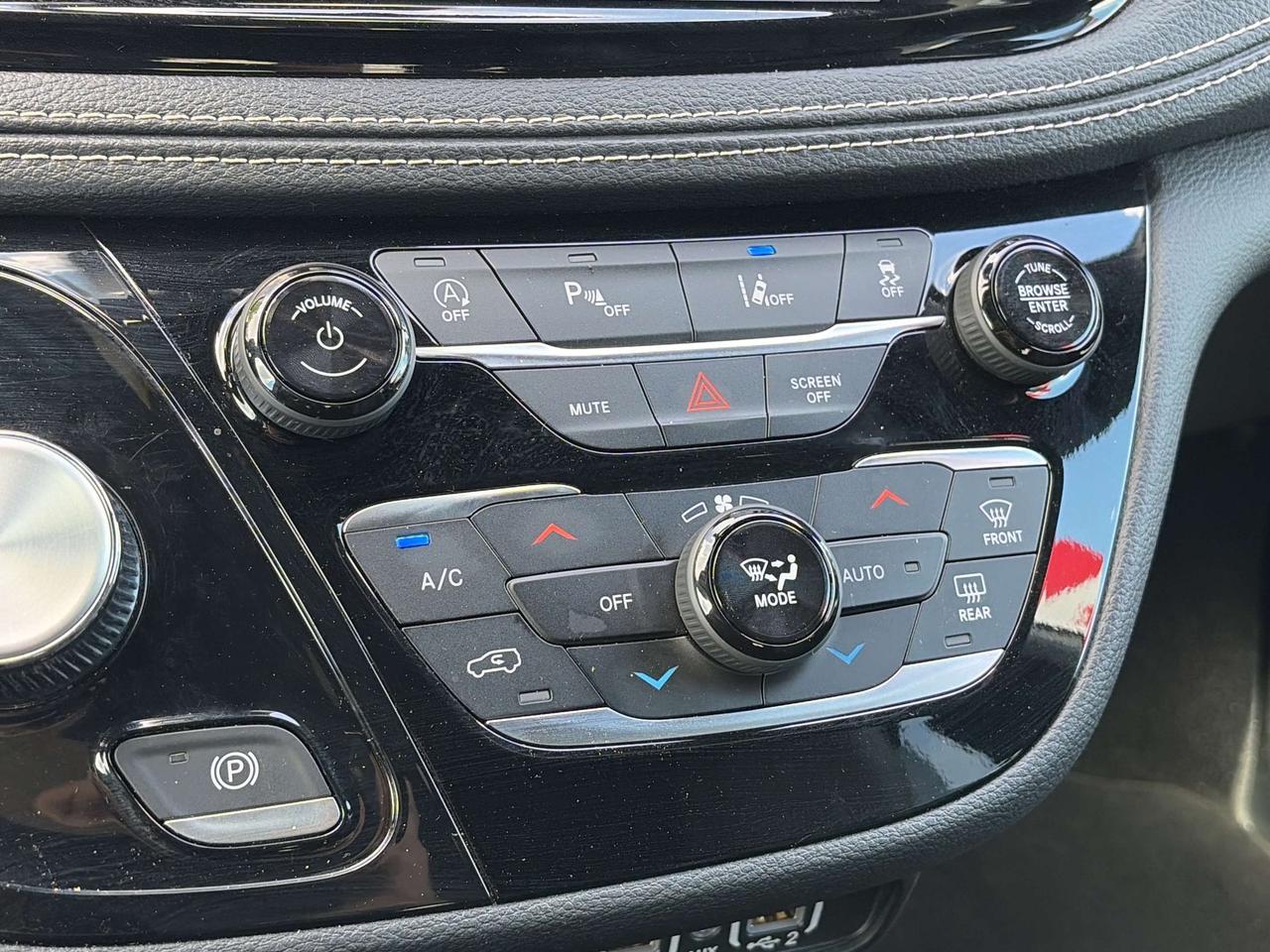 2025 Chrysler Pacifica SELECT, 7 PASS, REMOTE START, HEATED LEATHER! Photo