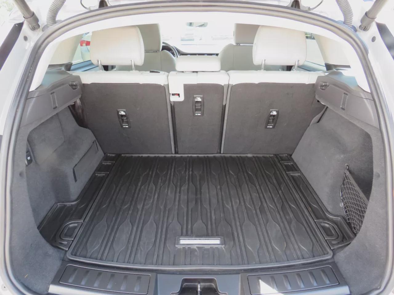 2020 Land Rover Evoque S | LOW KM!! | Leather | Navigation | Sunroof | Power Seats | Power Tailgate | Lane Assist | Push Button Start | Photo