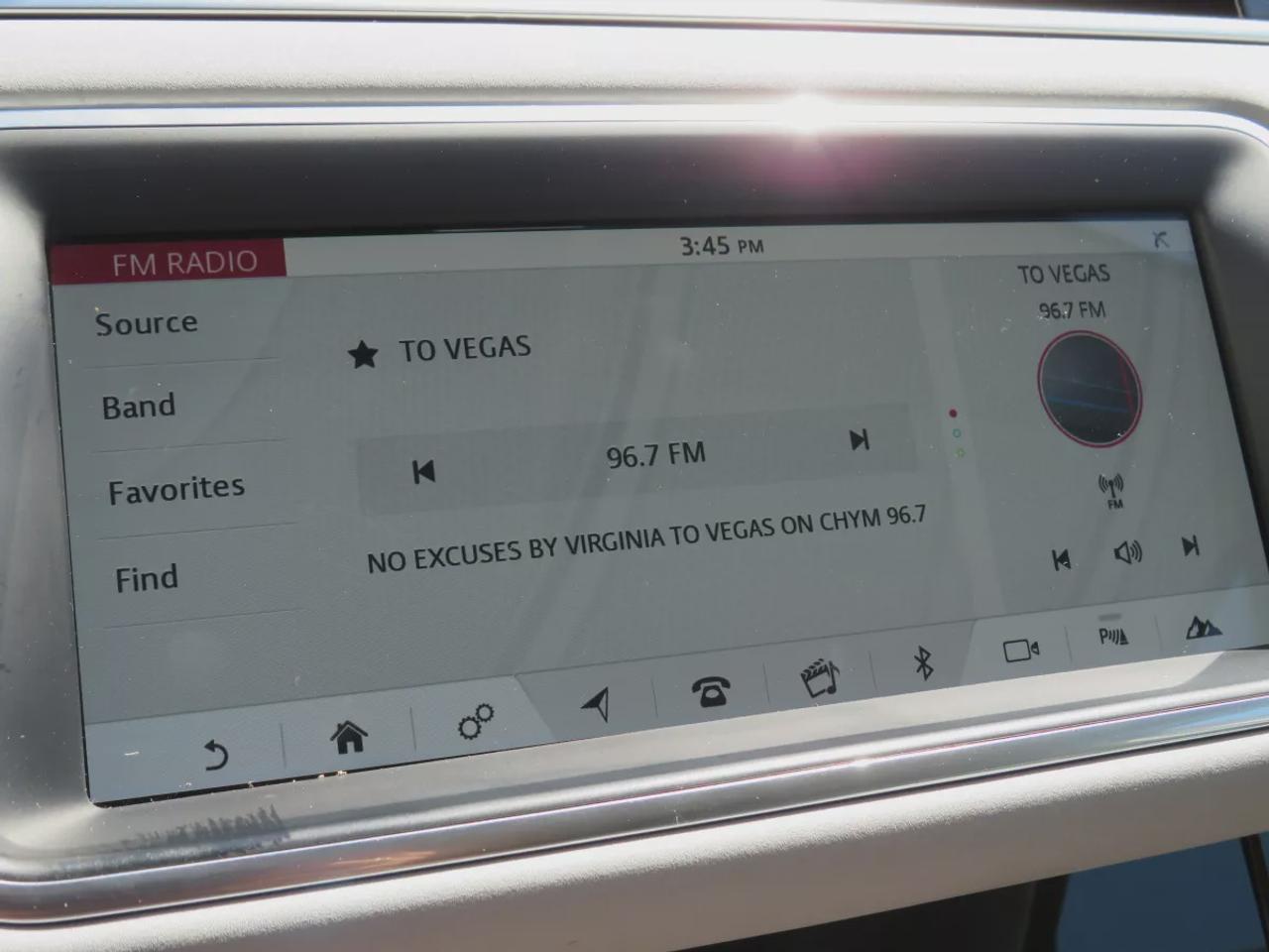 2020 Land Rover Evoque S | LOW KM!! | Leather | Navigation | Sunroof | Power Seats | Power Tailgate | Lane Assist | Push Button Start | Photo