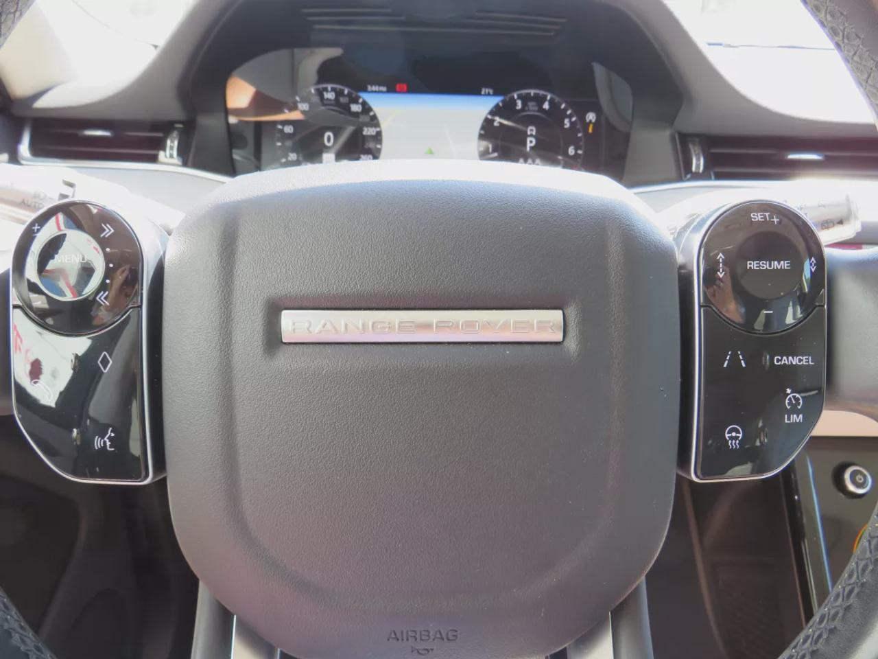 2020 Land Rover Evoque S | LOW KM!! | Leather | Navigation | Sunroof | Power Seats | Power Tailgate | Lane Assist | Push Button Start | Photo