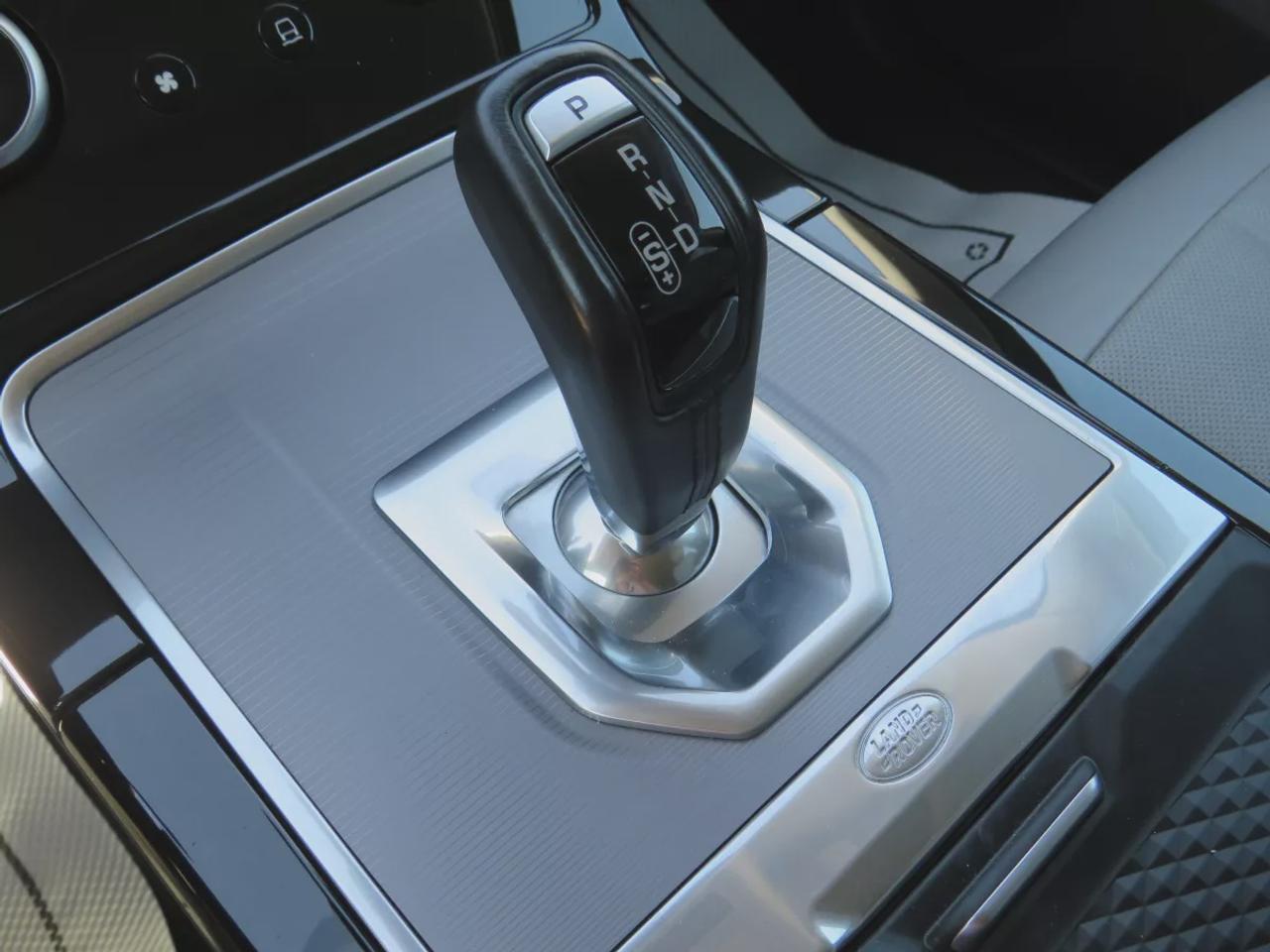 2020 Land Rover Evoque S | LOW KM!! | Leather | Navigation | Sunroof | Power Seats | Power Tailgate | Lane Assist | Push Button Start | Photo