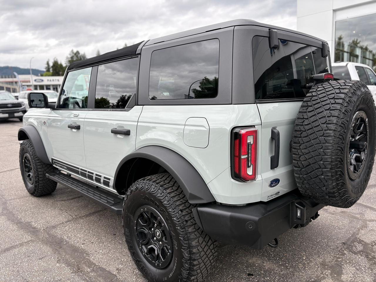 2023 Ford Bronco WildTrak Photo2