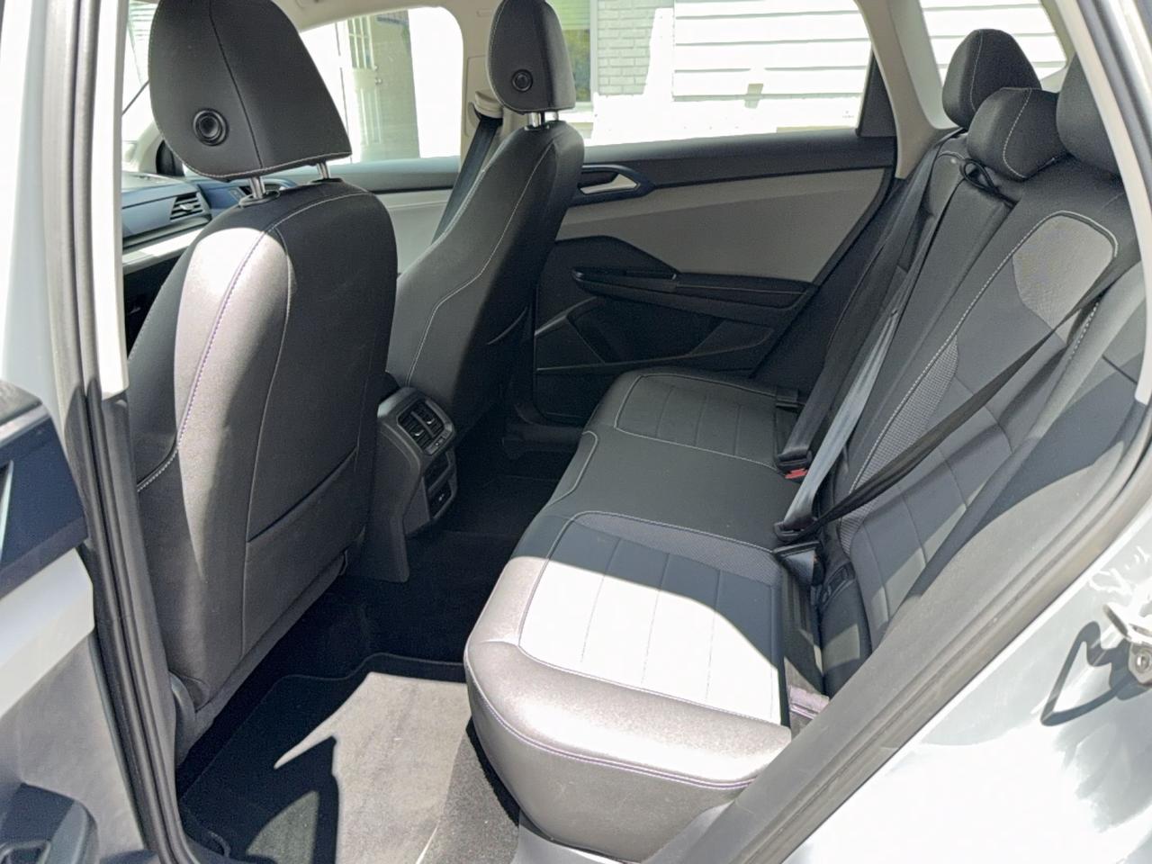 2024 Volkswagen Taos Drive assist-clean CarFax-Apple CarPlay Photo