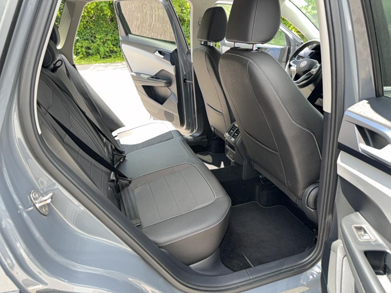2024 Volkswagen Taos Drive assist-clean CarFax-Apple CarPlay Photo