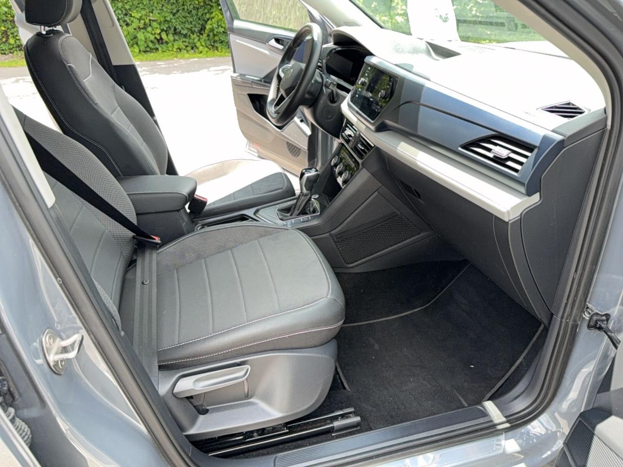 2024 Volkswagen Taos Drive assist-clean CarFax-Apple CarPlay Photo