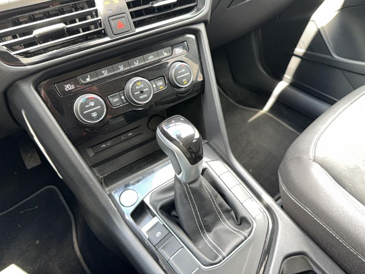 2024 Volkswagen Taos Drive assist-clean CarFax-Apple CarPlay Photo