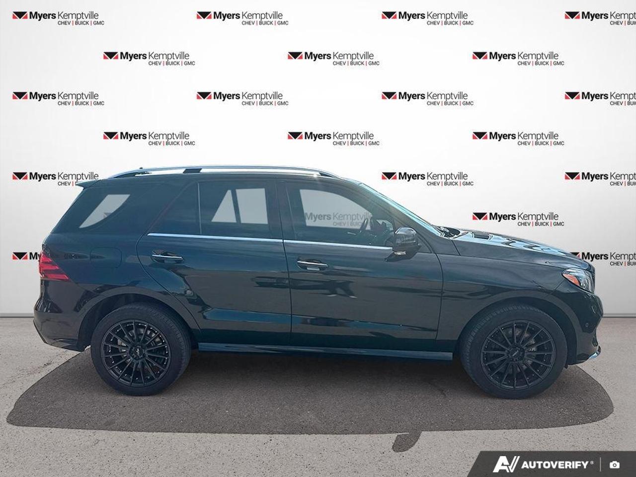 2017 Mercedes-Benz GLE 400 4MATIC  - Sunroof -  Leather Seats Photo2