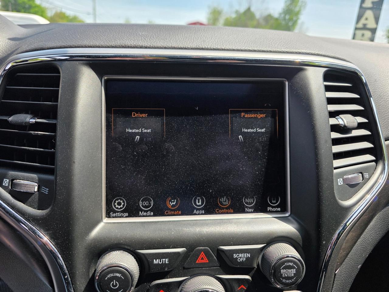 2018 Jeep Grand Cherokee Laredo Photo