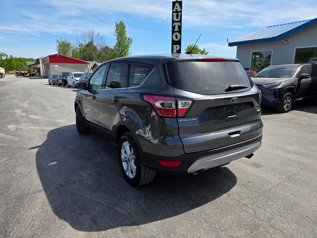2017 Ford Escape SE Photo2