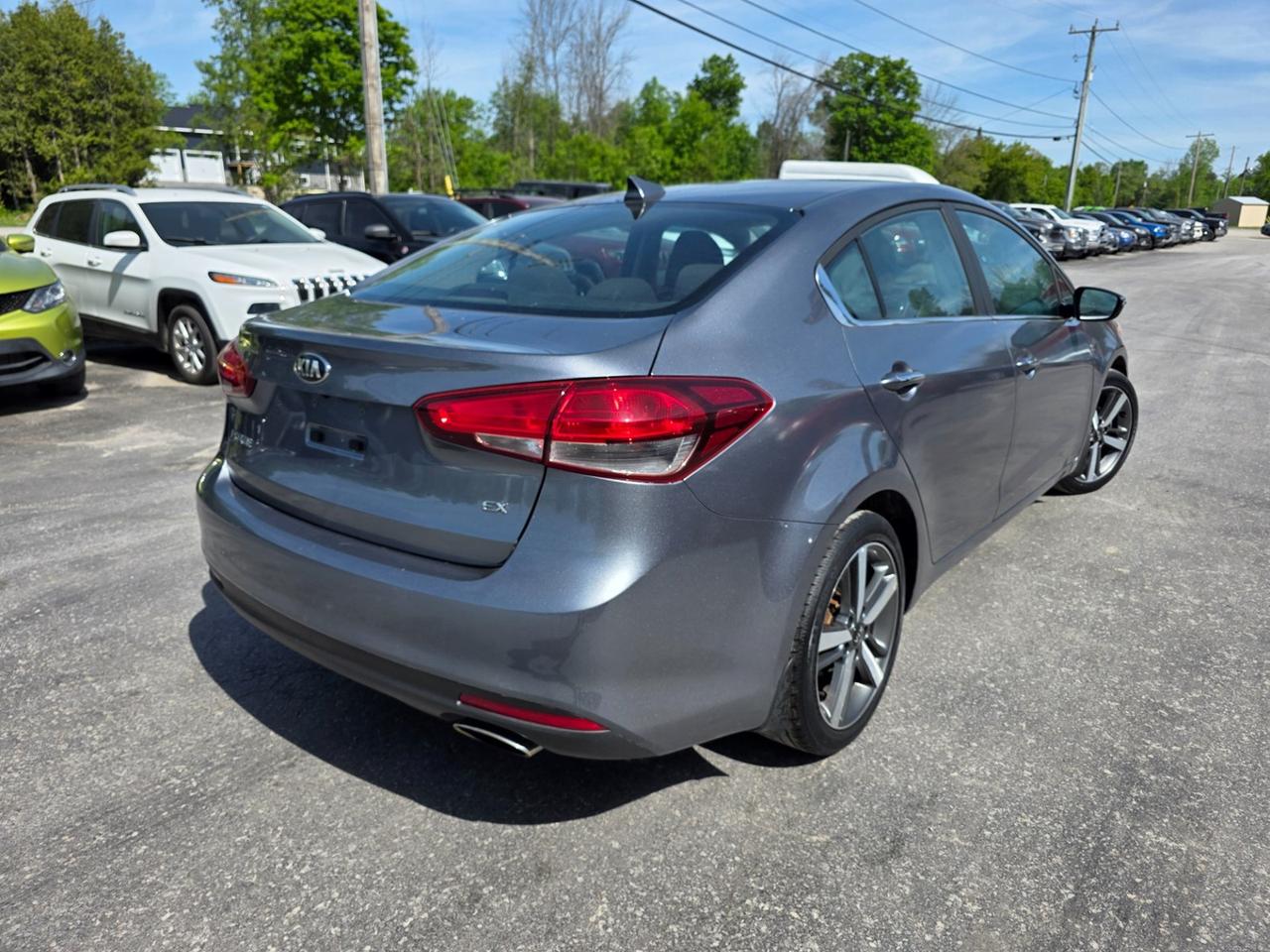 2017 Kia Forte EX Photo4