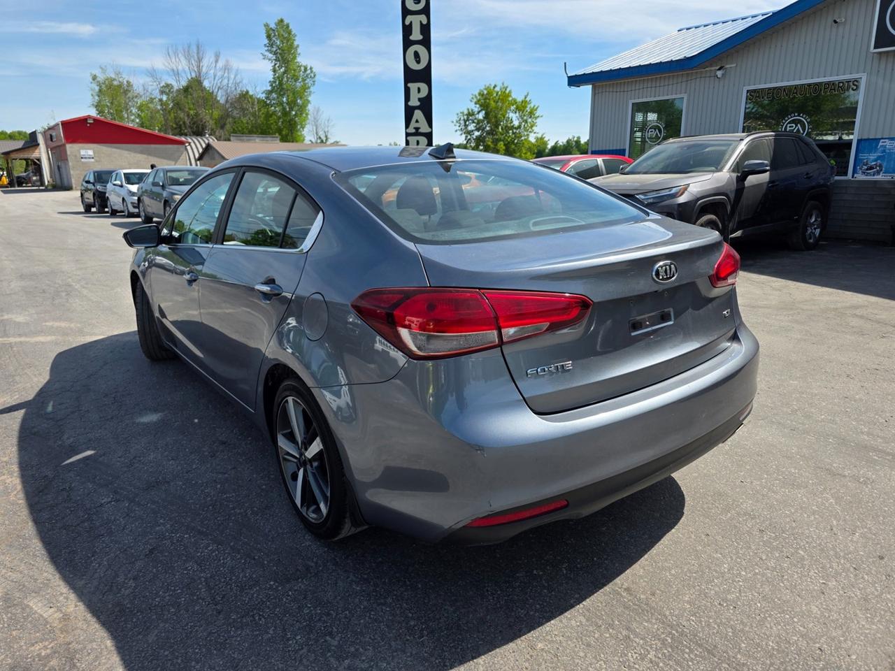 2017 Kia Forte EX Photo2