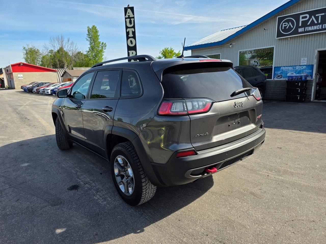 2019 Jeep Cherokee Trailhawk Photo2