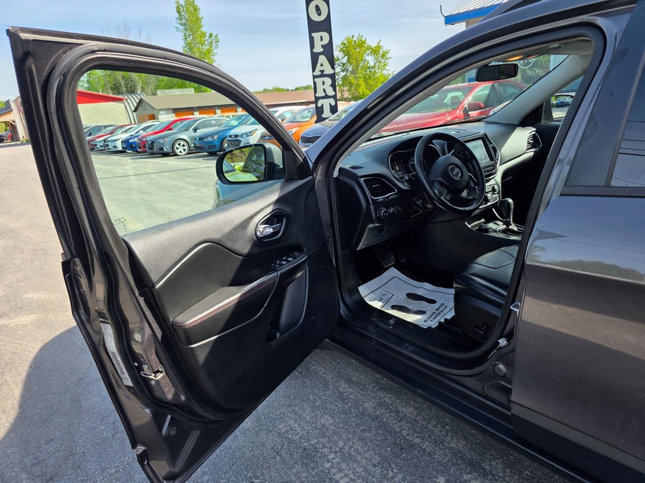 2019 Jeep Cherokee Trailhawk Photo