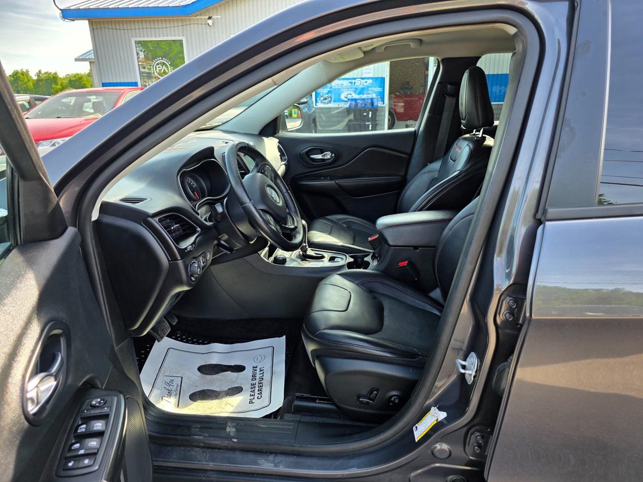 2019 Jeep Cherokee Trailhawk Photo