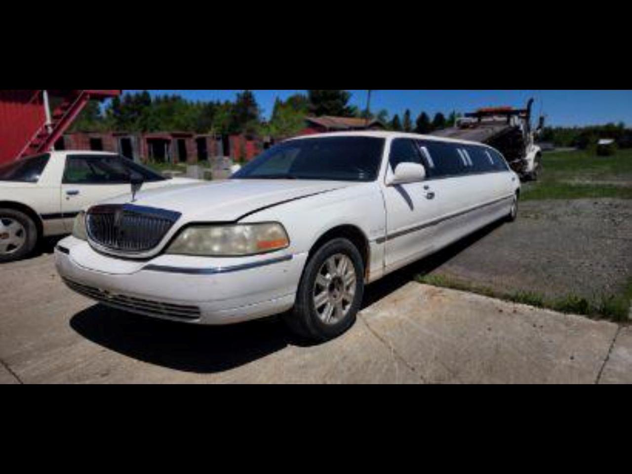 Used 2003 Lincoln Town Car limousine for sale in Drummondville, QC