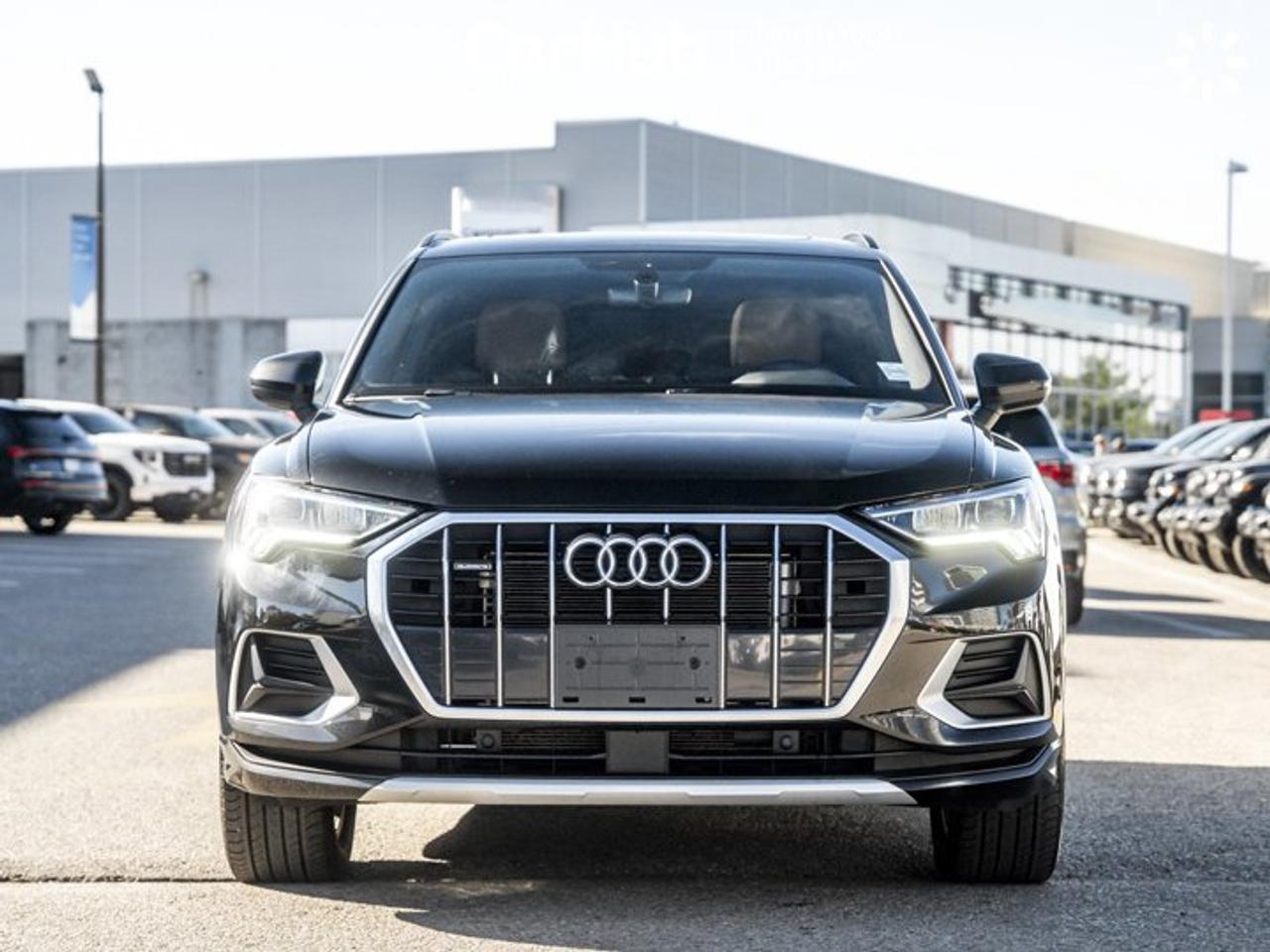 2023 Audi Q3 Komfort Panoroof Heated Seats & Wheel  Audi Pre Sense Apple CarPlay Android Auto Photo2