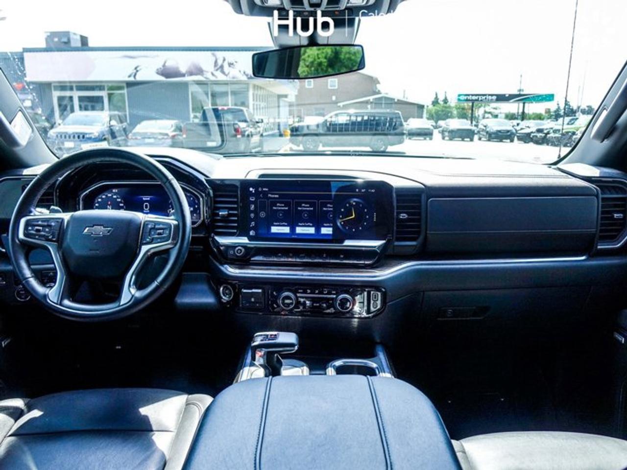 2024 Chevrolet Silverado 1500 RST 4WD Crew Cab 147"  5.3L Leather 5 passengers with captain chair Photo