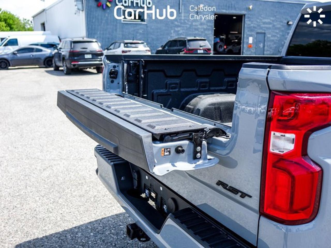 2024 Chevrolet Silverado 1500 RST 4WD Crew Cab 147"  5.3L Leather 5 passengers with captain chair Photo