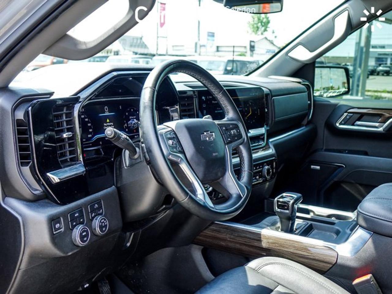 2024 Chevrolet Silverado 1500 RST 4WD Crew Cab 147"  5.3L Leather 5 passengers with captain chair Photo