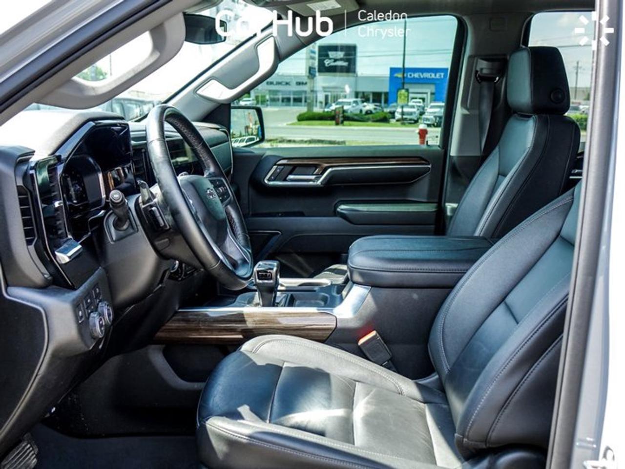2024 Chevrolet Silverado 1500 RST 4WD Crew Cab 147"  5.3L Leather 5 passengers with captain chair Photo