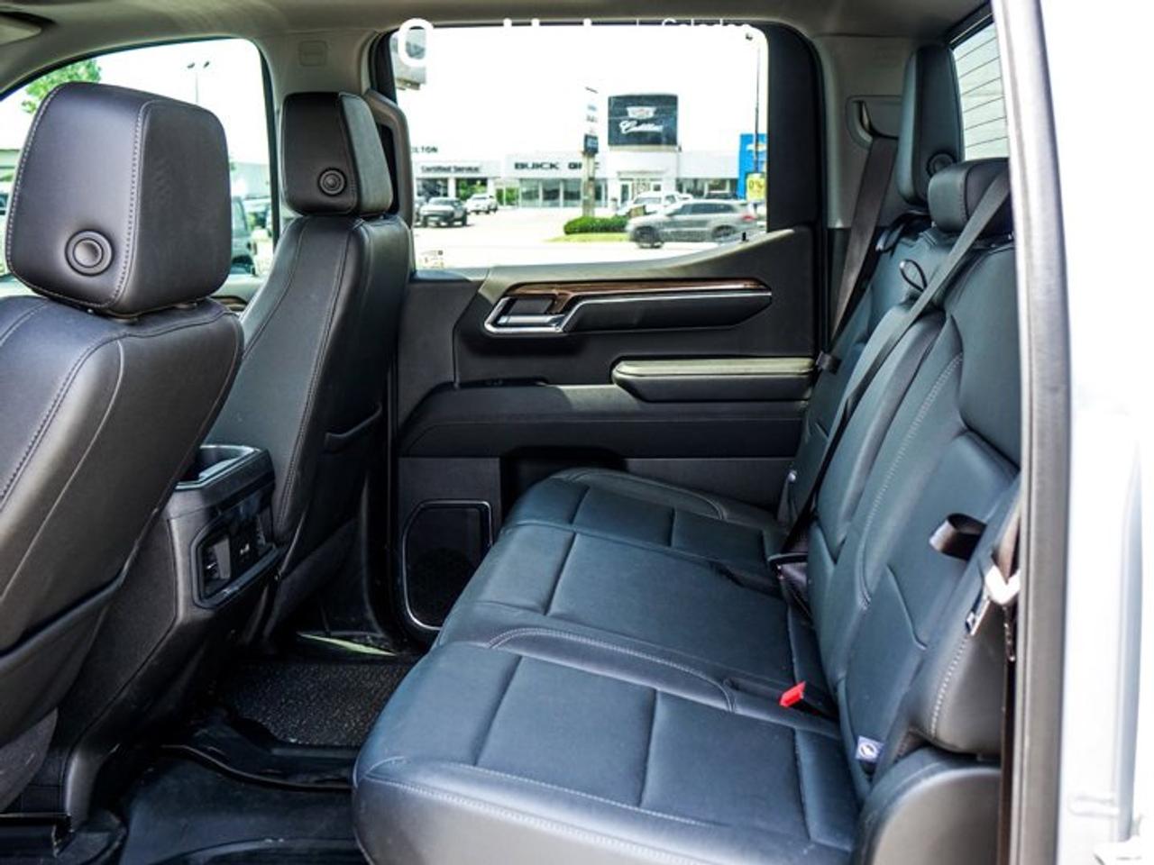 2024 Chevrolet Silverado 1500 RST 4WD Crew Cab 147"  5.3L Leather 5 passengers with captain chair Photo