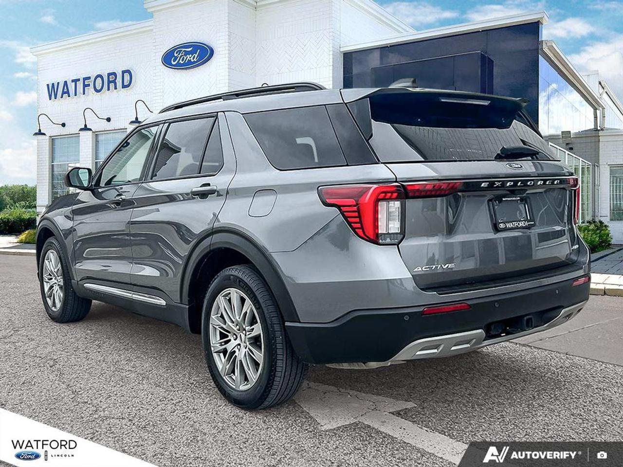 2025 Ford Explorer Active 4WD Photo3