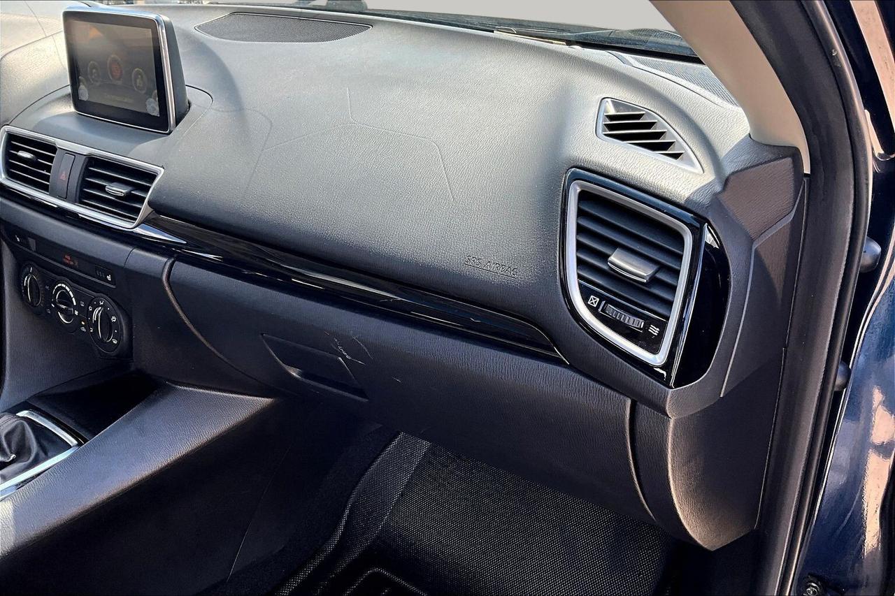 2016 Mazda MAZDA3  Photo