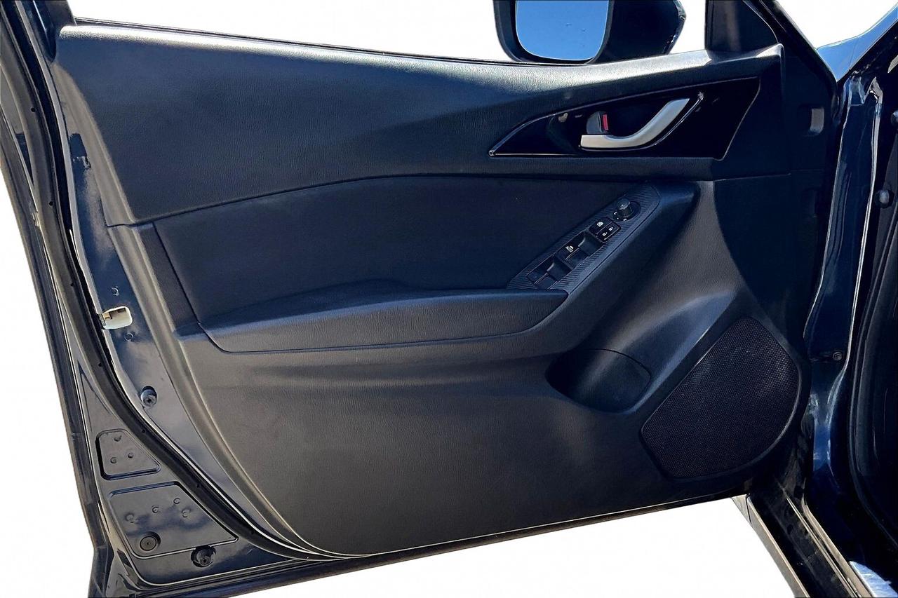 2016 Mazda MAZDA3  Photo