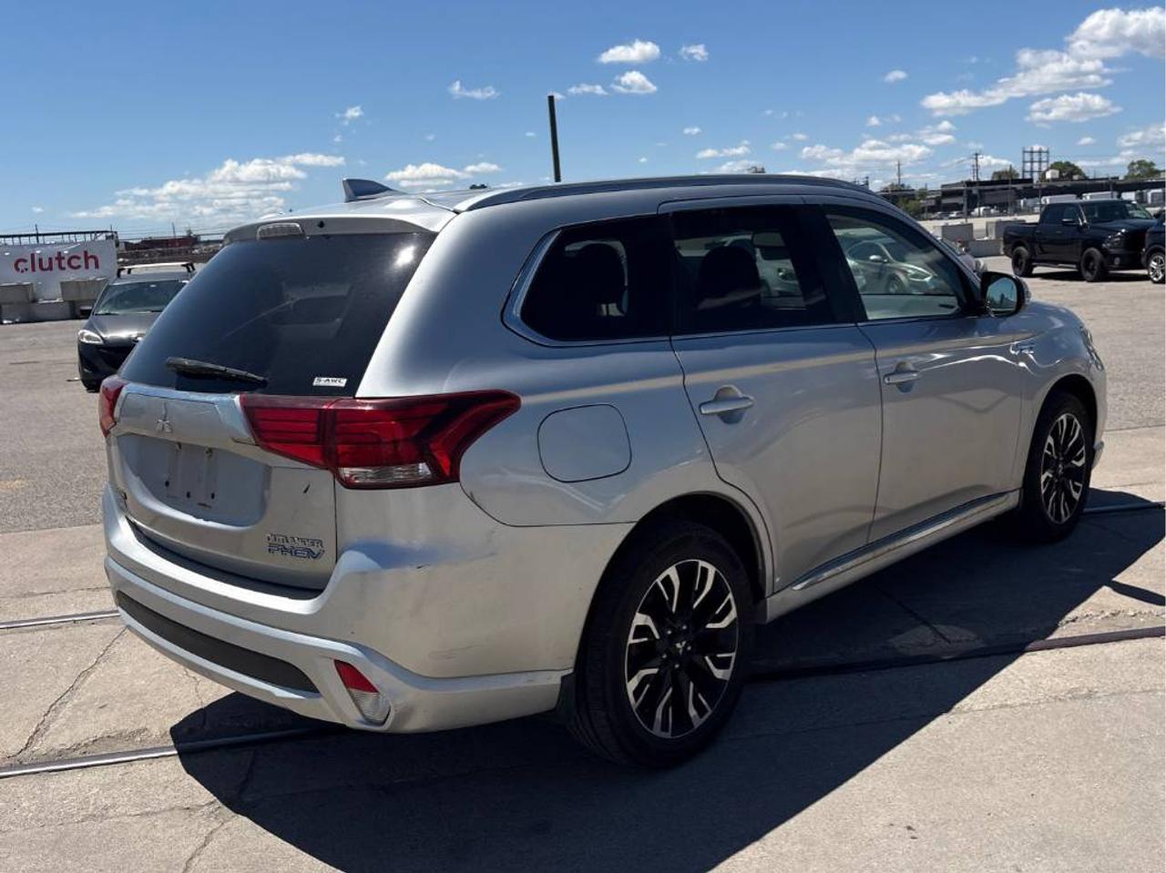 2018 Mitsubishi Outlander PHEV SEL PHEV! LEATHER, SUNROOF, HEATED SEATS, LOADED! Photo4