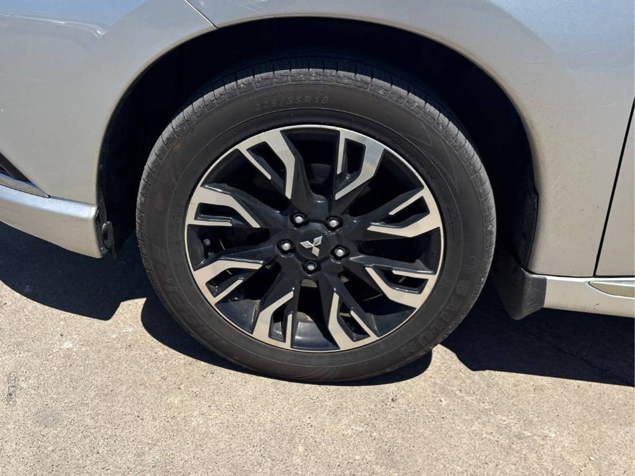 2018 Mitsubishi Outlander PHEV SEL PHEV! LEATHER, SUNROOF, HEATED SEATS, LOADED! Photo