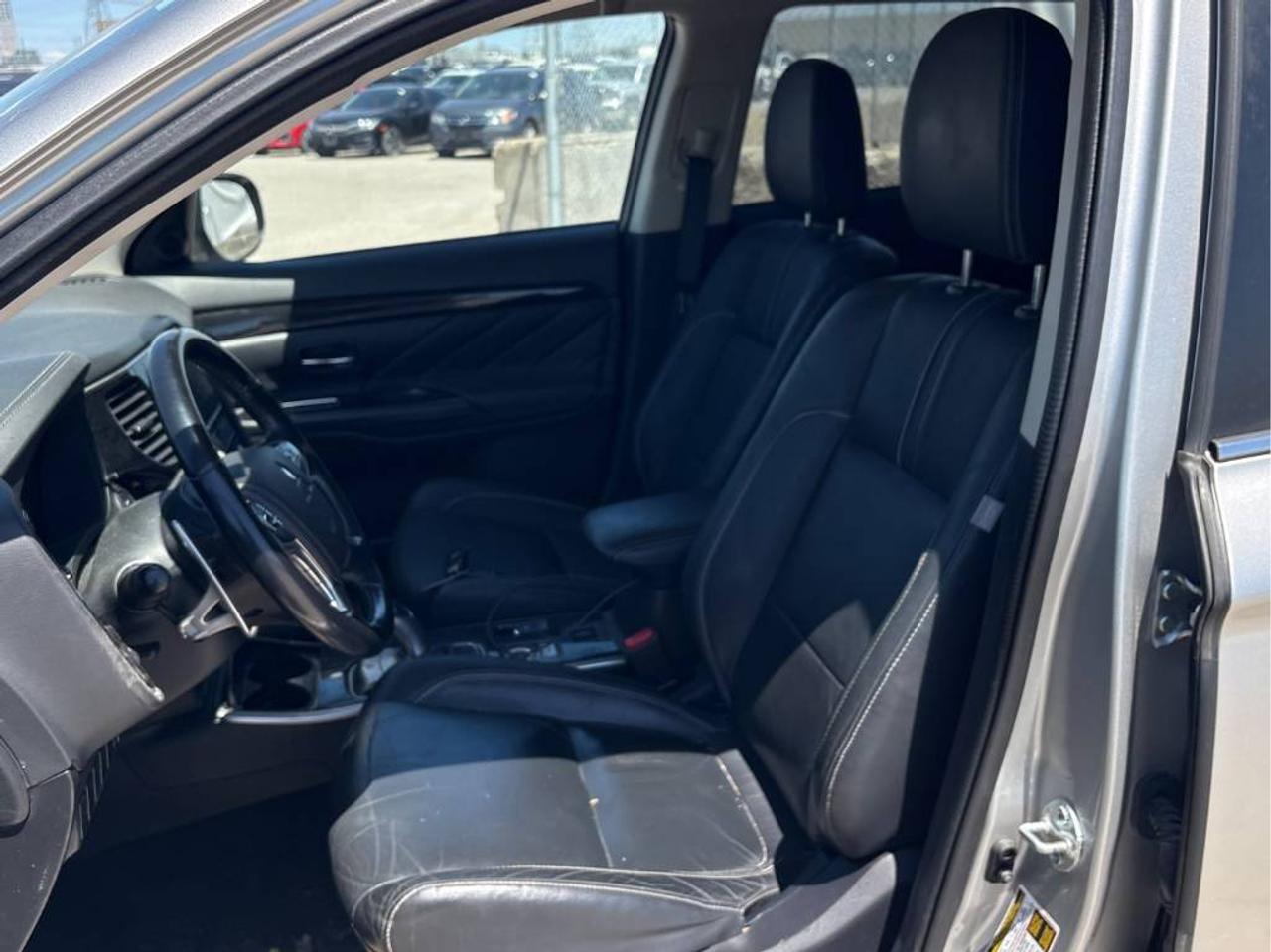 2018 Mitsubishi Outlander PHEV SEL PHEV! LEATHER, SUNROOF, HEATED SEATS, LOADED! Photo