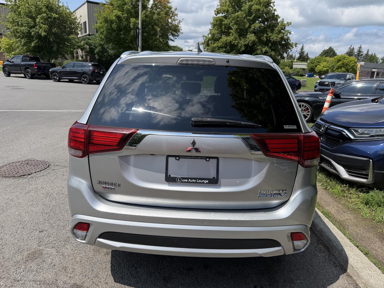 2018 Mitsubishi Outlander PHEV SEL PHEV! LEATHER, SUNROOF, HEATED SEATS, LOADED! Photo