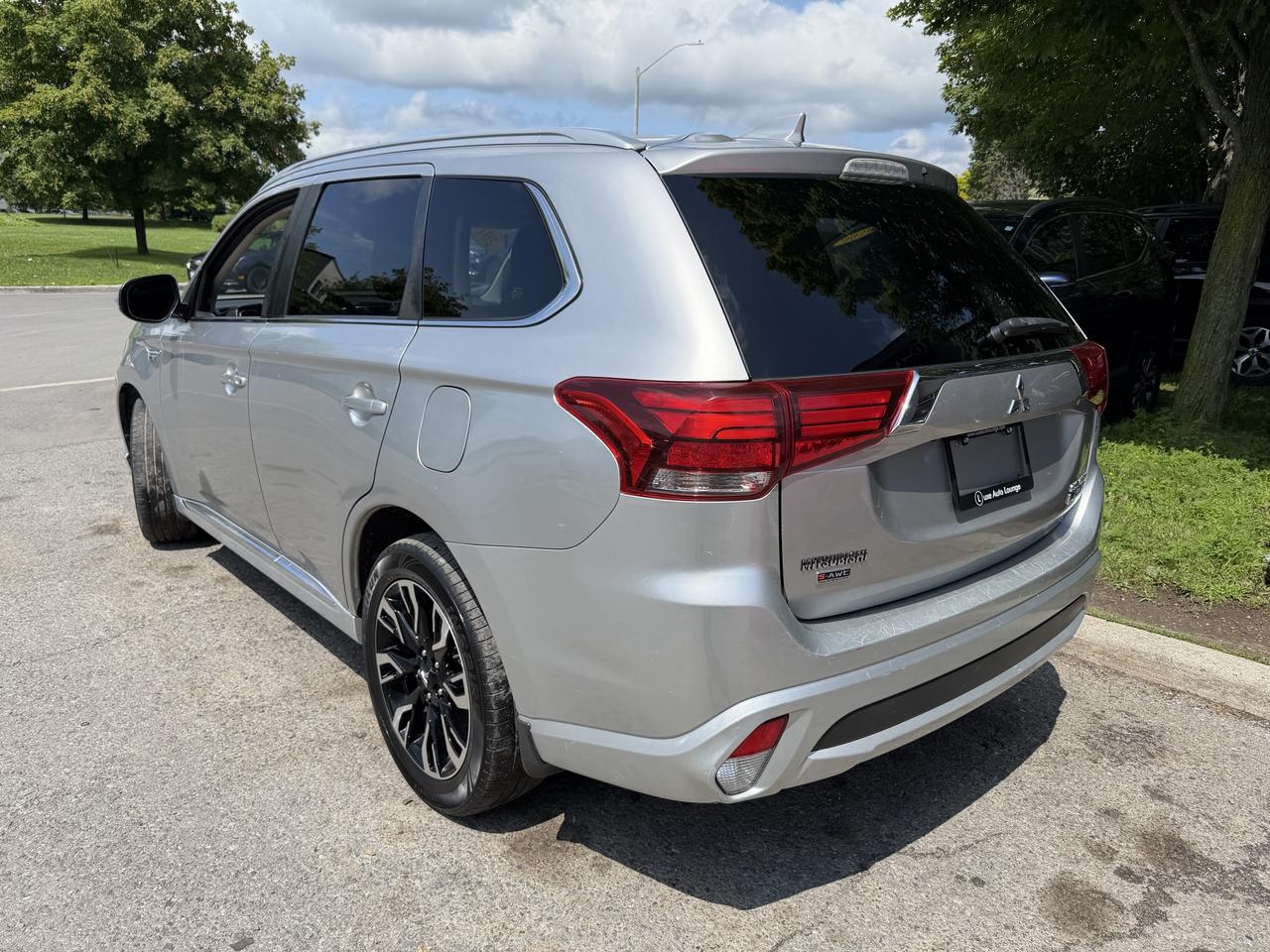 2018 Mitsubishi Outlander PHEV SEL PHEV! LEATHER, SUNROOF, HEATED SEATS, LOADED! Photo