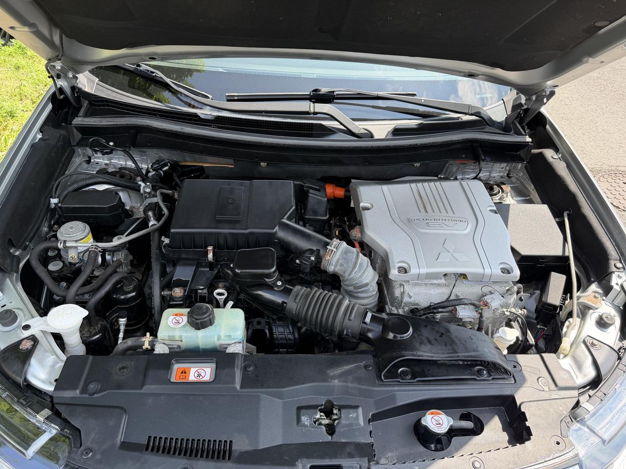 2018 Mitsubishi Outlander PHEV SEL PHEV! LEATHER, SUNROOF, HEATED SEATS, LOADED! Photo