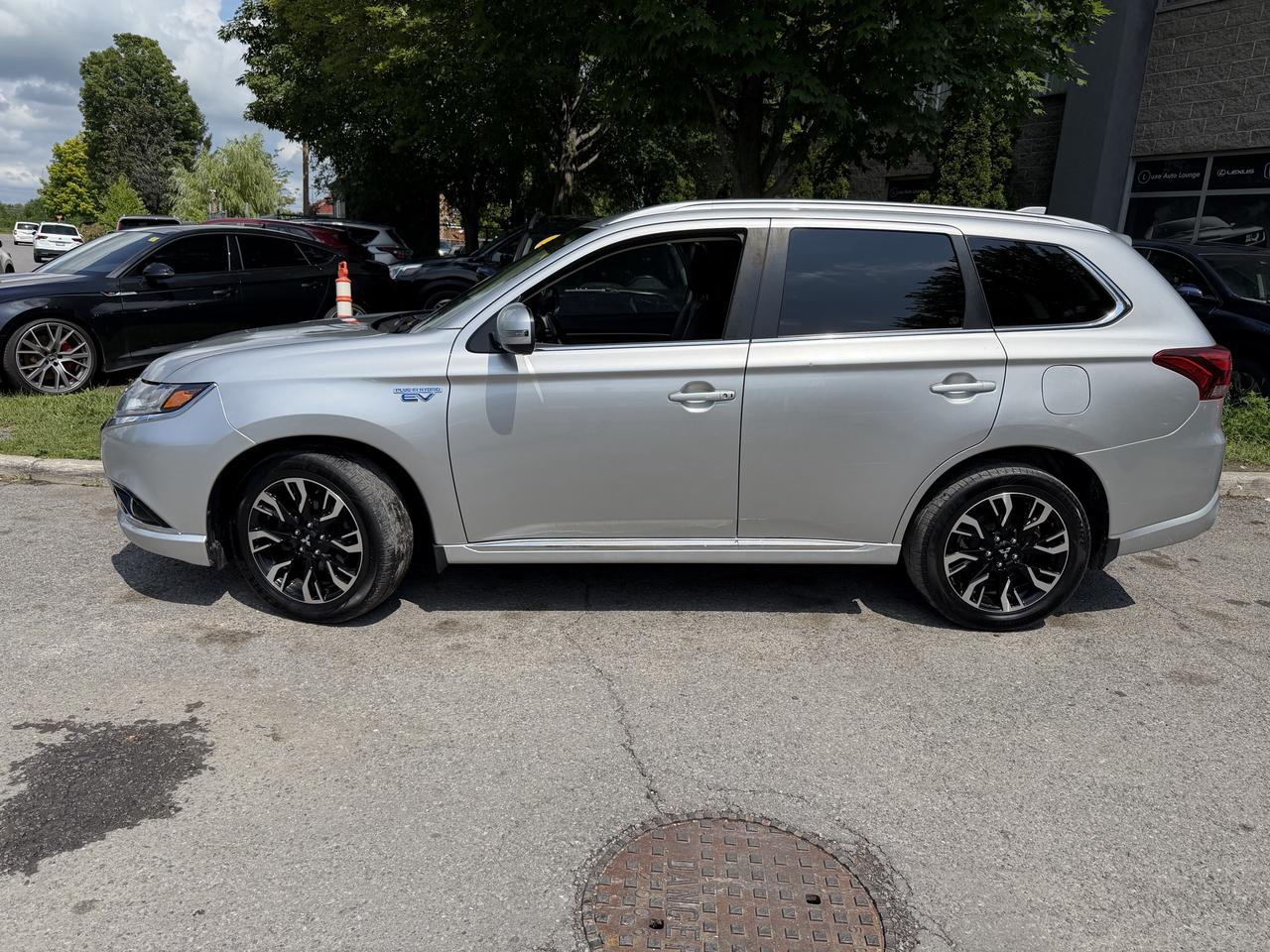 2018 Mitsubishi Outlander PHEV SEL PHEV! LEATHER, SUNROOF, HEATED SEATS, LOADED! Photo